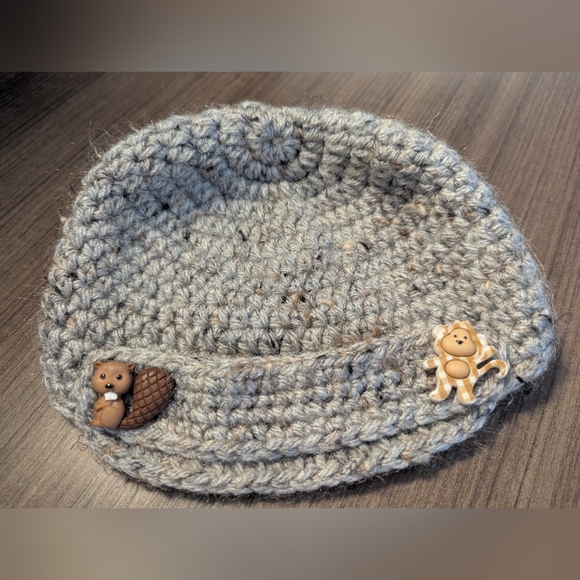 Gray Crochet Baby Hat Gray With Animal Button Detailing Sz 0-12 Months - Picture 1 of 6